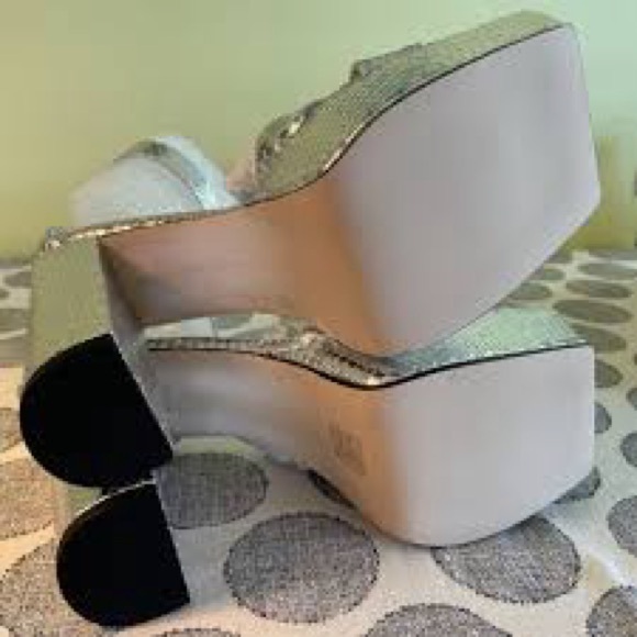 Good American Size: 9 Platform Block Heel Sandals Silver Snake - Picture 6 of 8